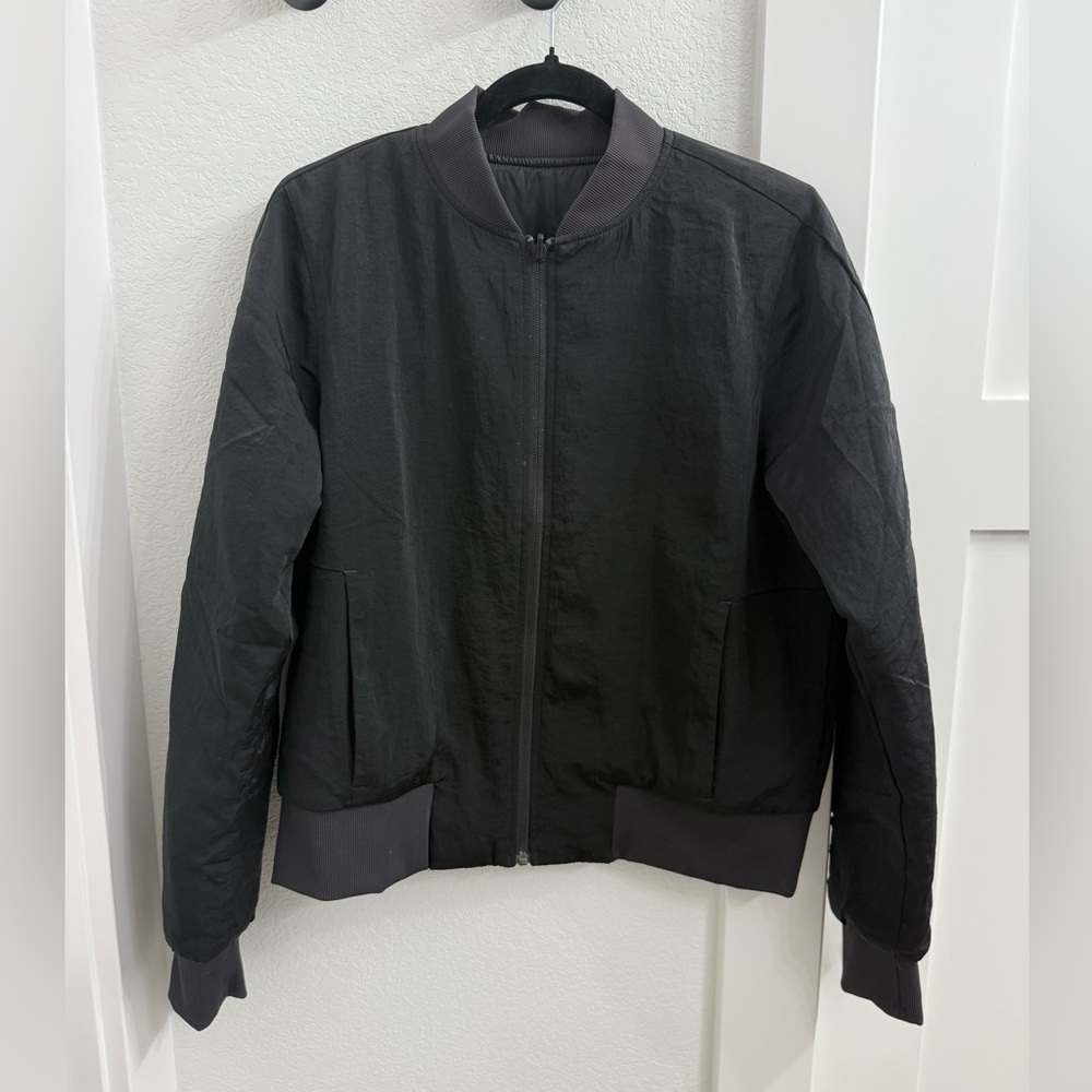 Lululemon reversible Black Bomber Jacket size 10